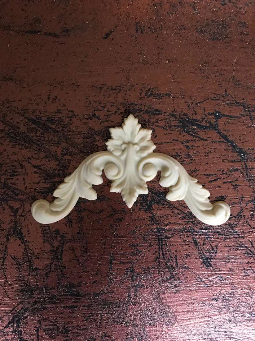 Leaf & Scroll Corner - C45 (a pair)