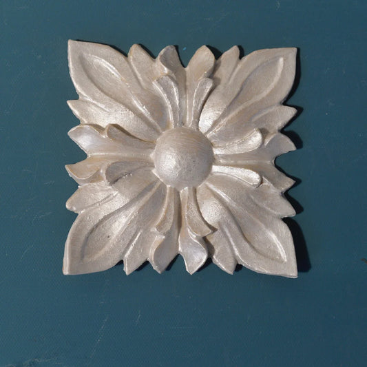 Square Sunburst, Rosette - R111