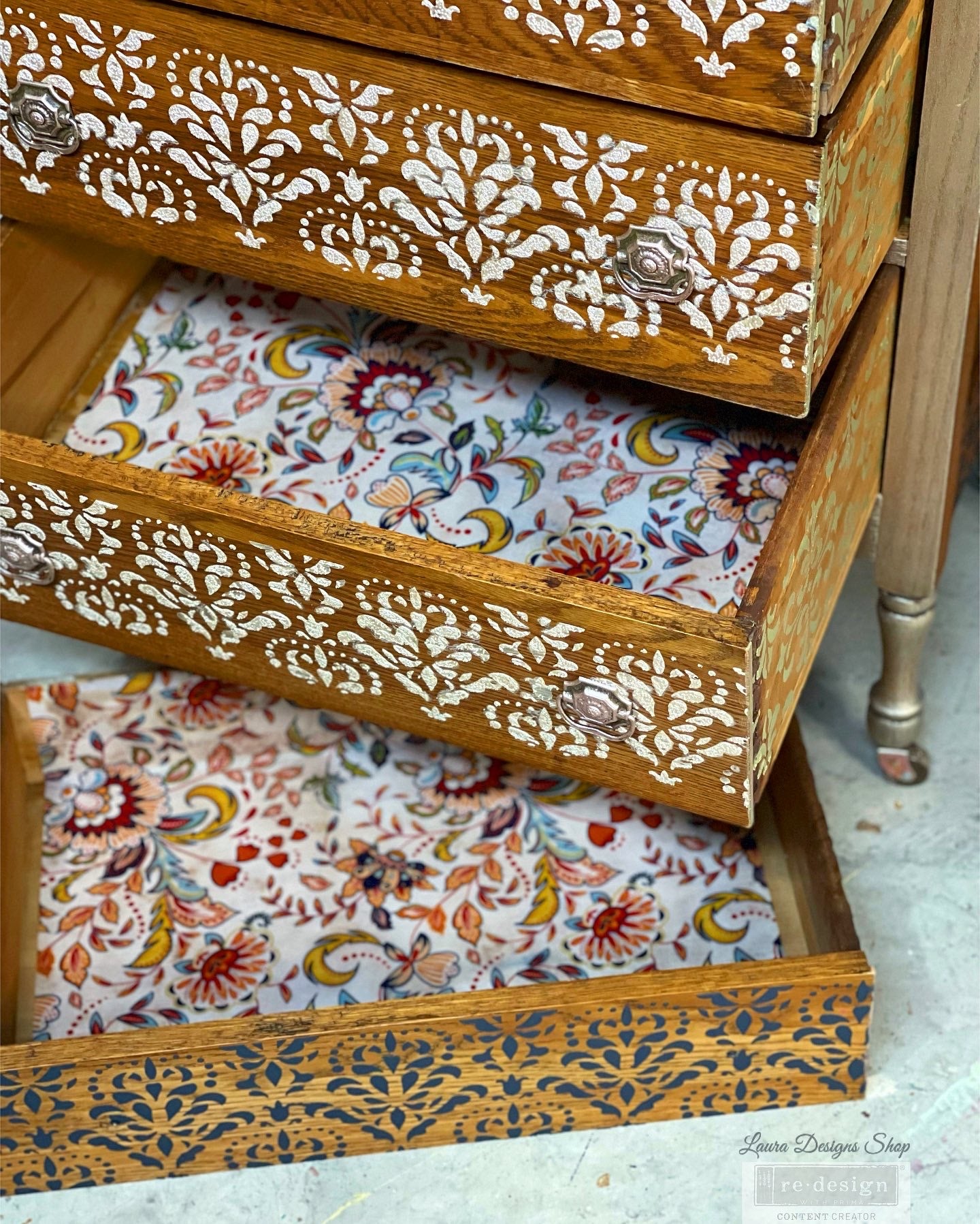 Stick & Style Stencil - MODERN DAMASK. 1 roll, 3 yards