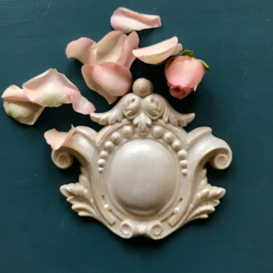 Neoclassical, Rosette - R77