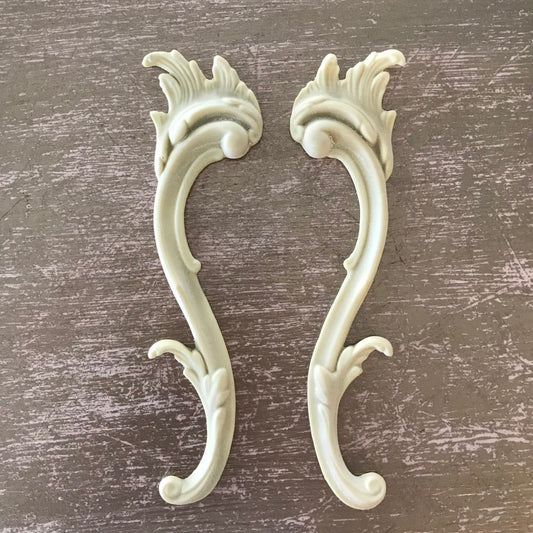 Small Rococo Style Scrolls - SC4